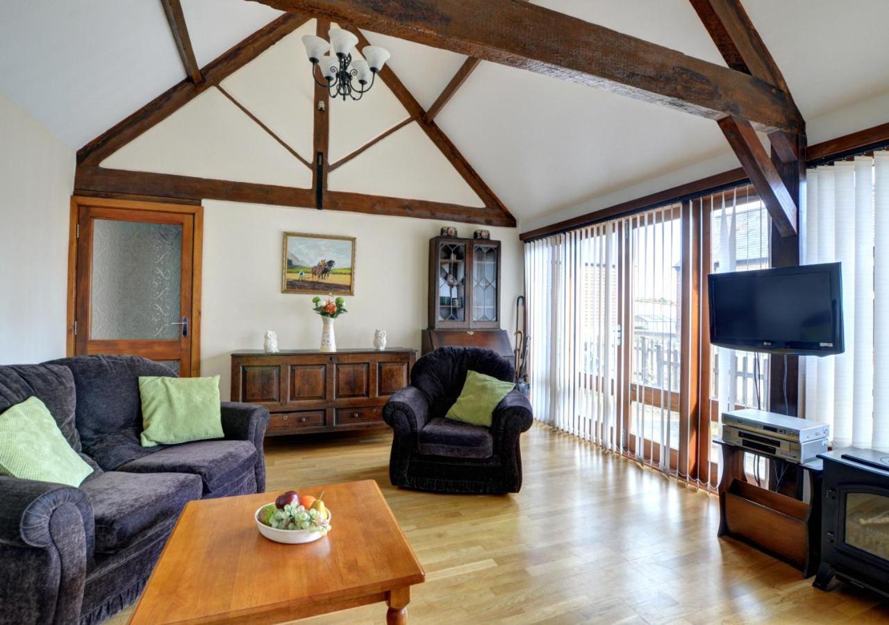 Barn 1 Villa Berriew Екстериор снимка
